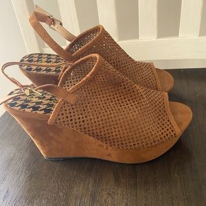 Platform sandals